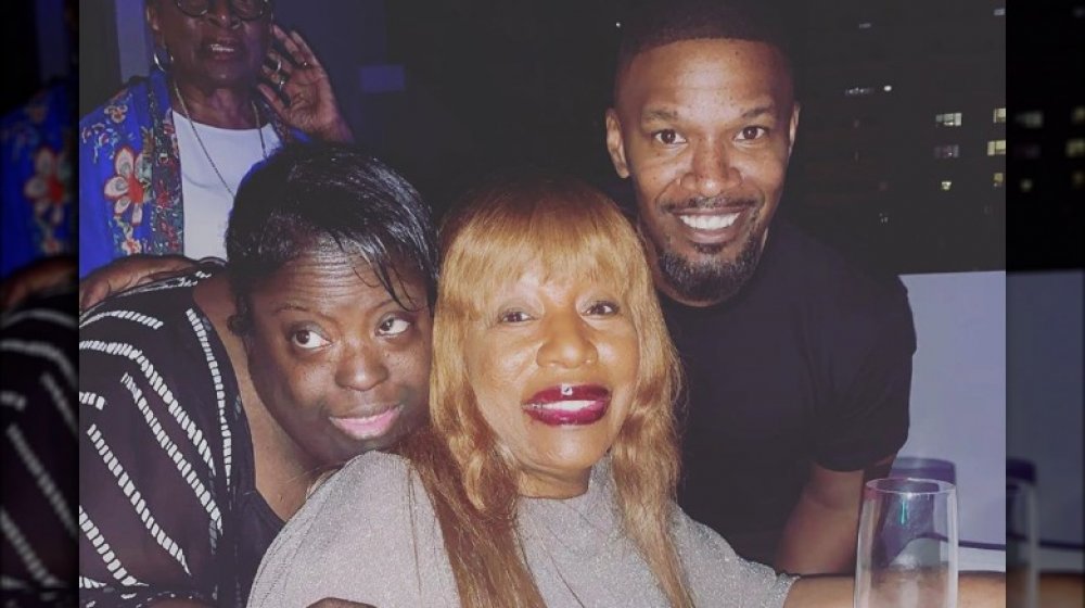 Jamie Foxx with sister DeOndra and mother Louise