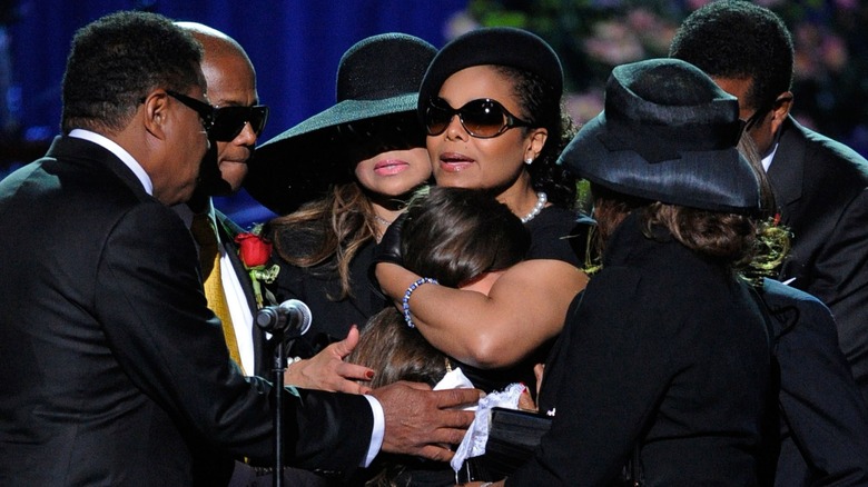 Jackson family comforting Michael Jackson's kids