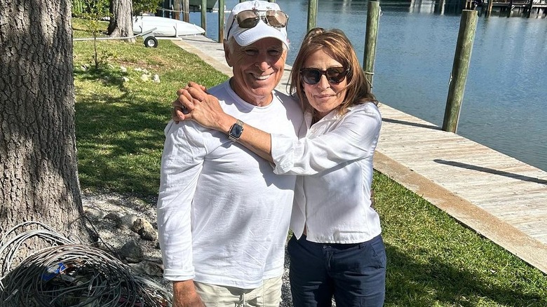 Laurie Buffett McGuane hugging Jimmy Buffett