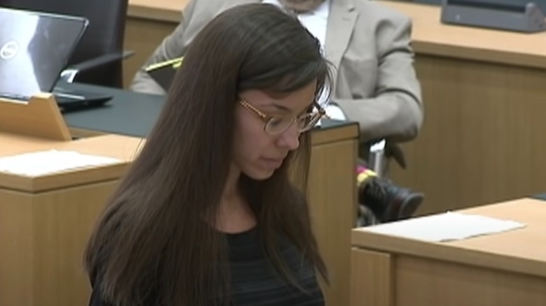 Jodi Arias bowing her head