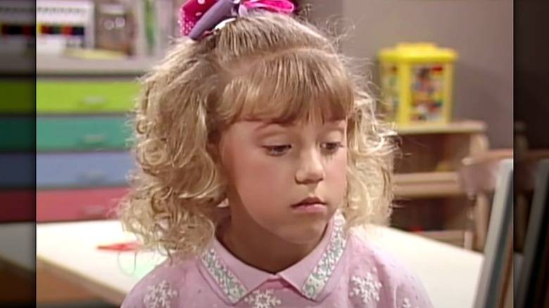 Jodie Sweetin as Stephanie Tanner at school, looking sad