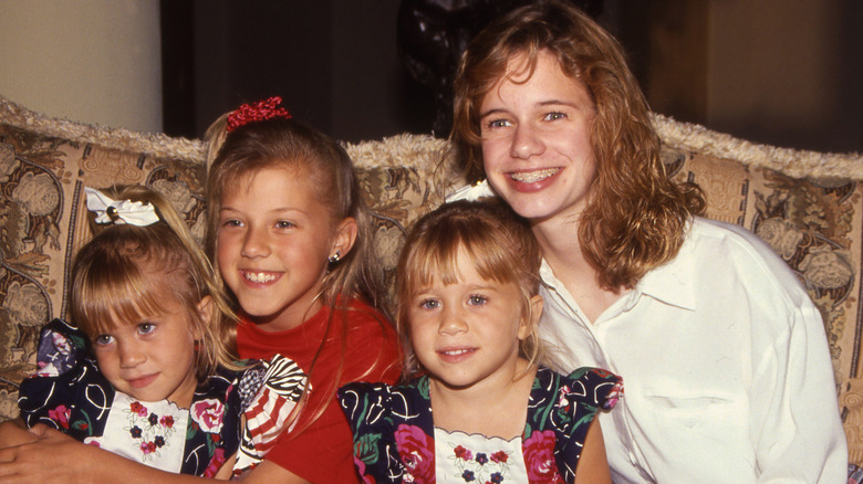 Mary-Kate Olsen, Jodie Sweetin, Ashley Olsen, Andrea Barber, all smiling