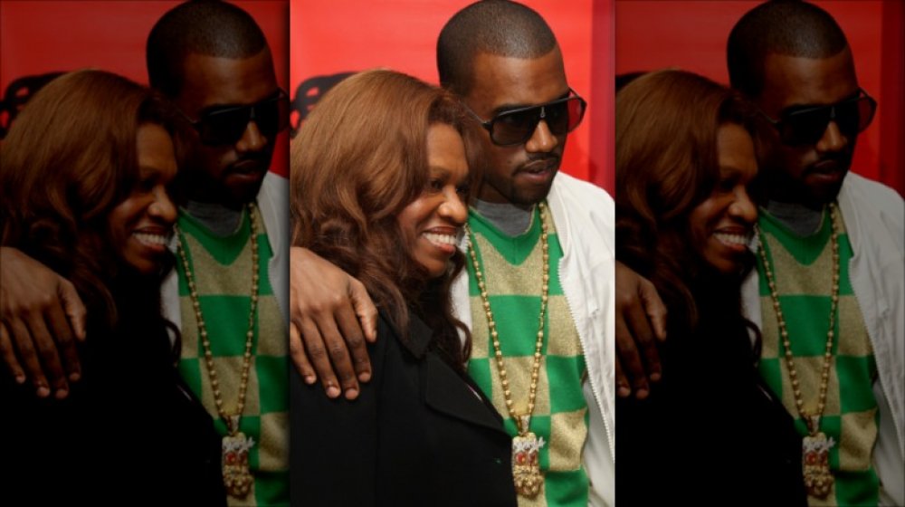 Kanye West hugging mom Donda West in 2007