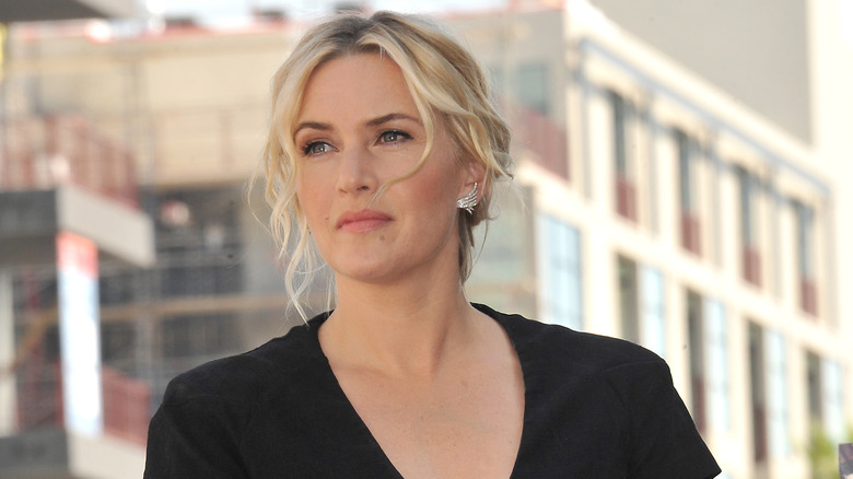 Kate Winslet posing