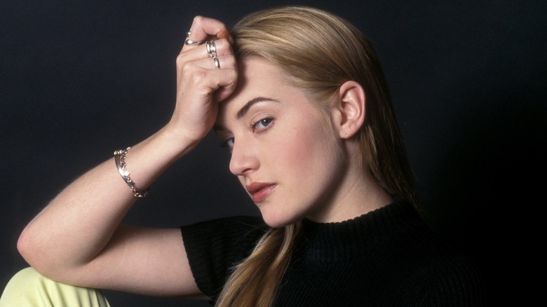 Kate Winslet posing