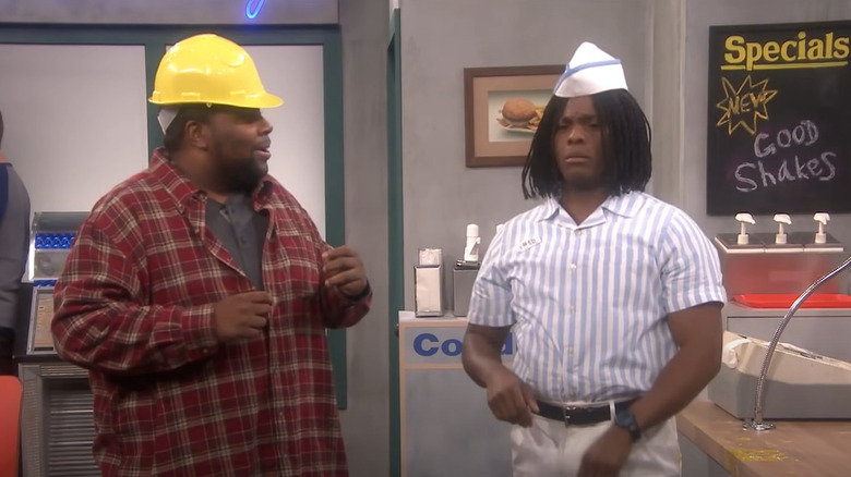 Kenan Thompson, Kel Mitchell on restaurant set