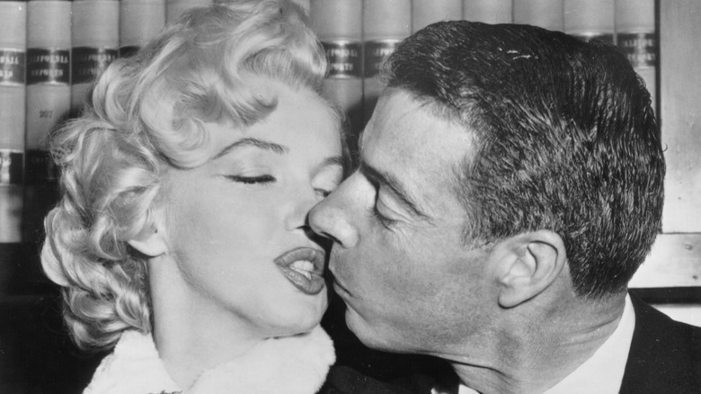 Marilyn Monroe kissing Joe DiMaggio 