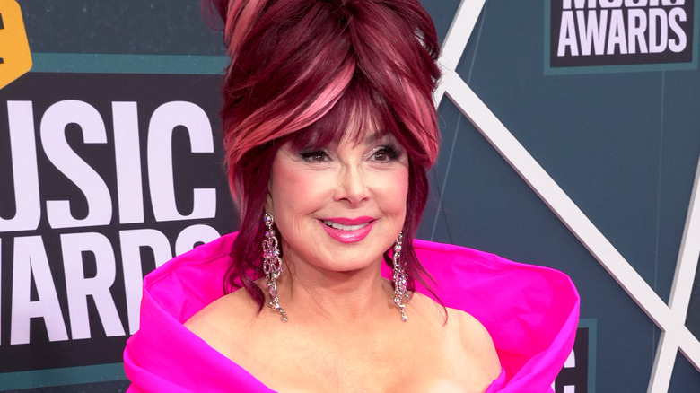 Naomi Judd in pink