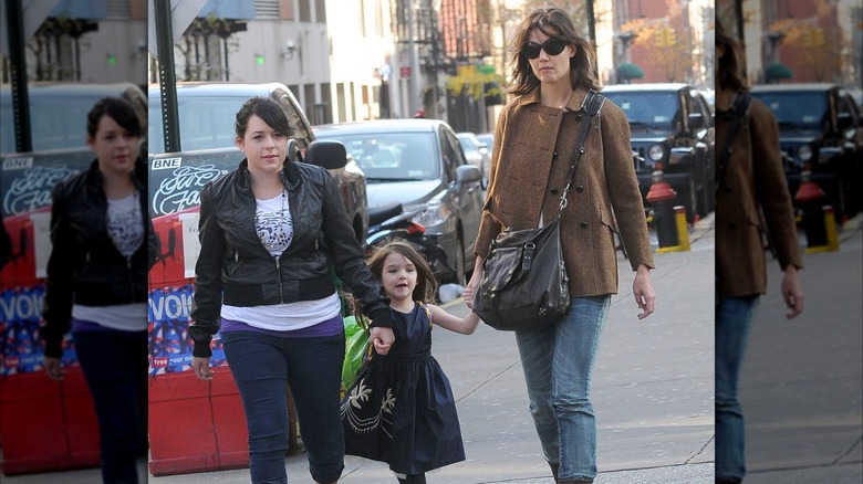 Isabella Cruise, Suri Cruise and Katie Holmes hold hands