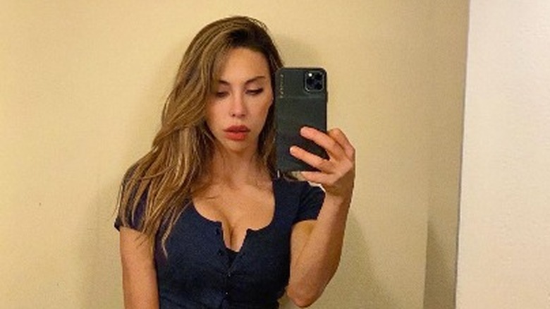 Chloe Rose Lattanzi taking a selfie