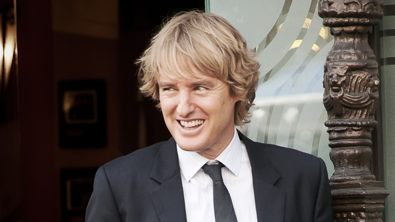 Owen Wilson poses on Hollywood Boulevard