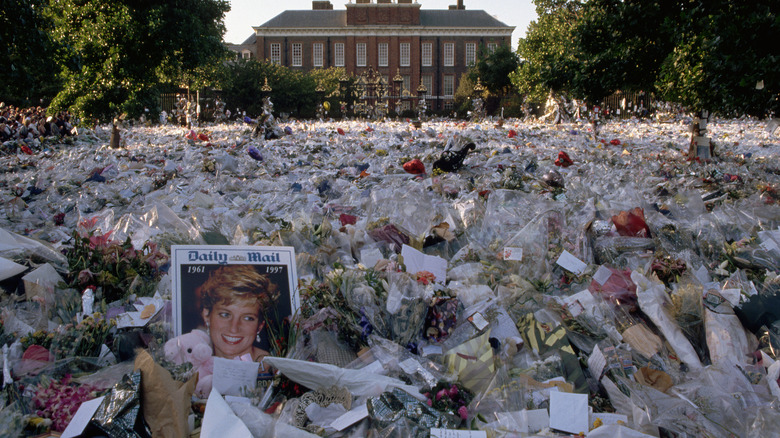 Floral tributes to Princess Diana in the wake of her death, in front of her London home