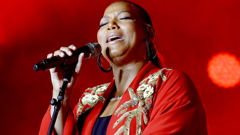 Queen Latifah singing 