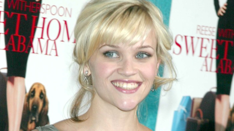 Reese Witherspoon posing at an event