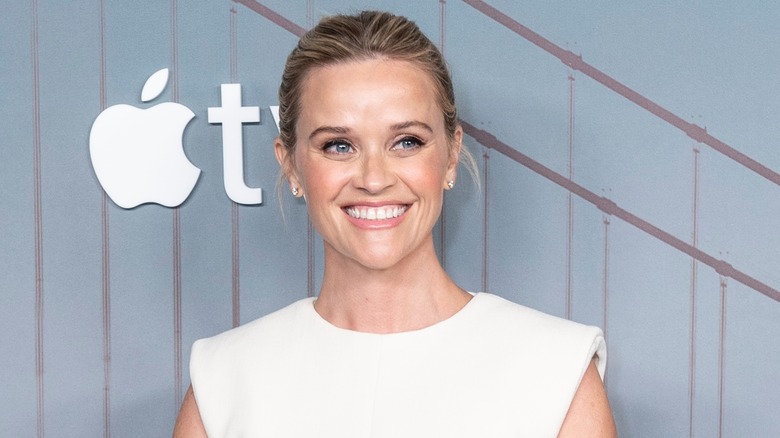 Reese Witherspoon posing at an event