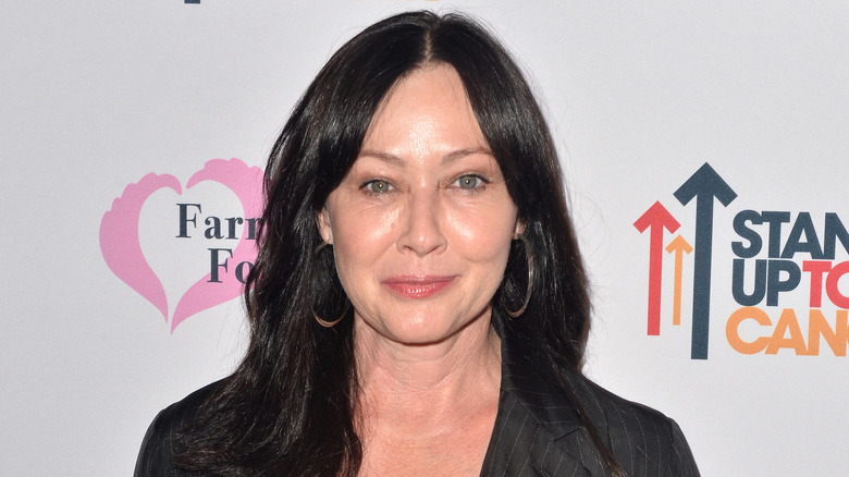 Shannen Doherty wearing hoop earrings