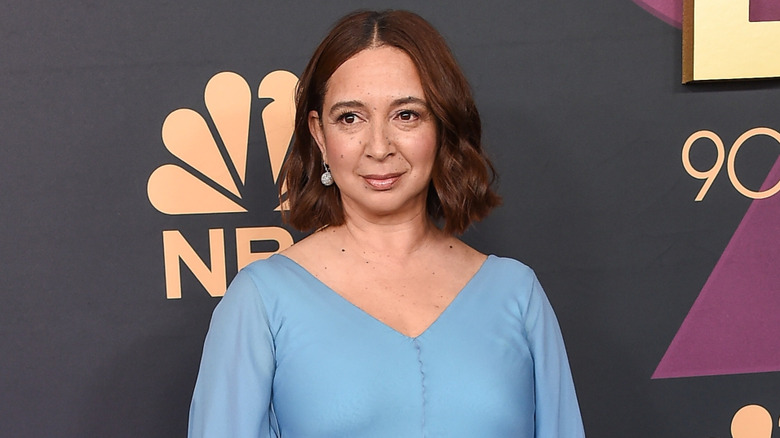 Maya Rudolph with a bob haircut and pale blue dress