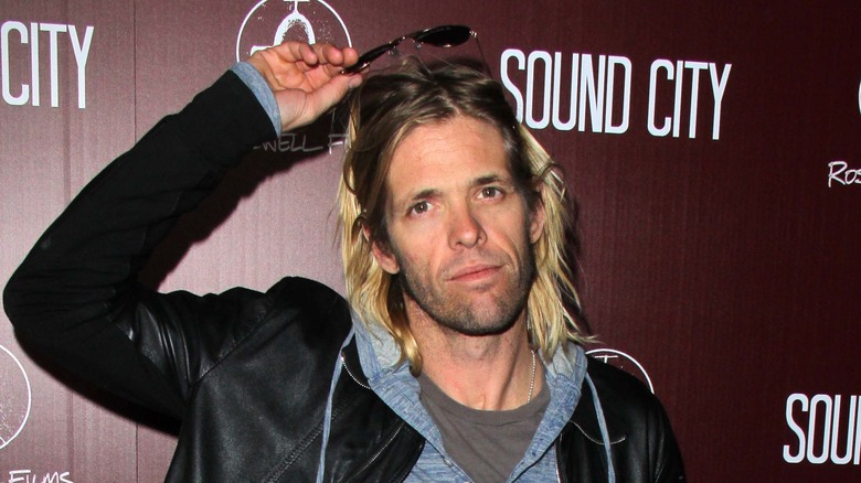 Taylor Hawkins holding sunglasses 