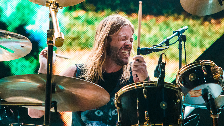 Taylor Hawkins playing drums