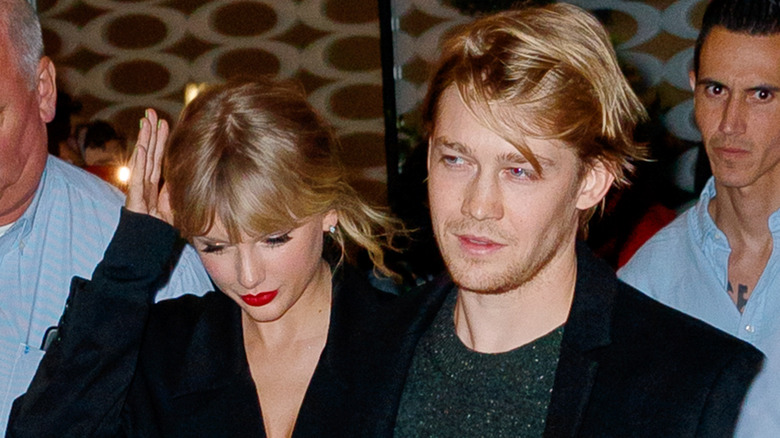 Taylor Swift walking with Joe Alwyn