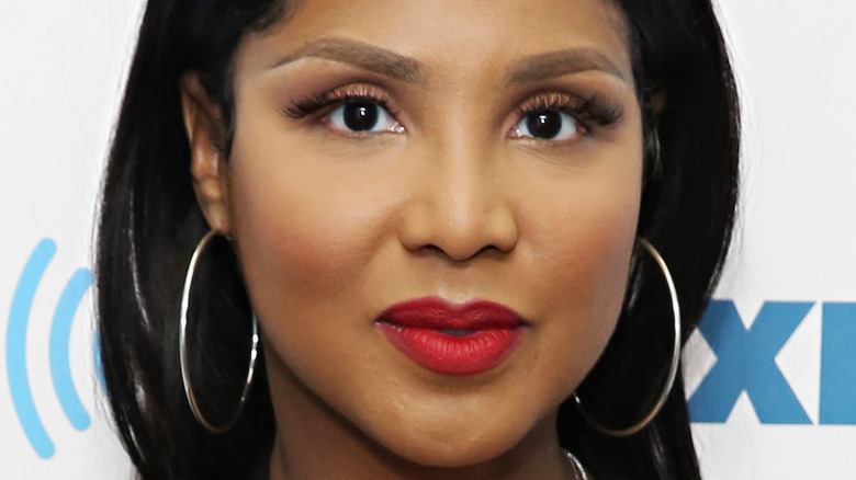 Toni Braxton red lipstick