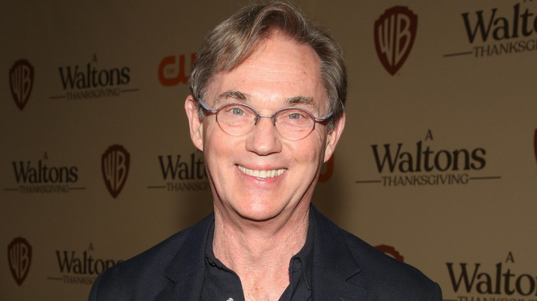 Richard Thomas smiling on red carpet