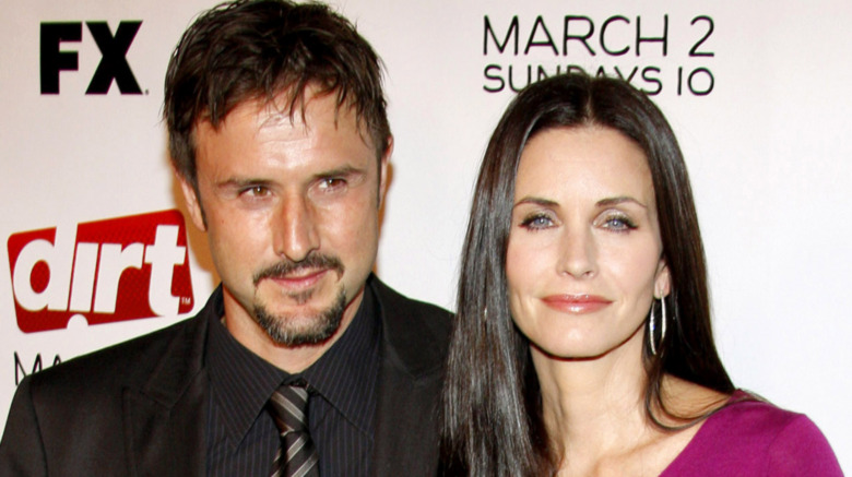 David Arquette and Courteney Cox posing