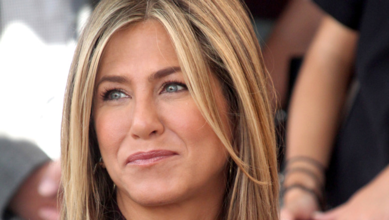 Jennifer Aniston poses on the red carpet