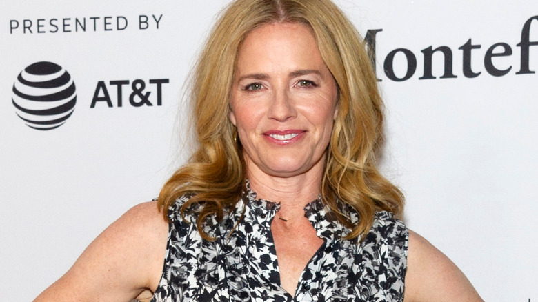 Elisabeth Shue smiling 