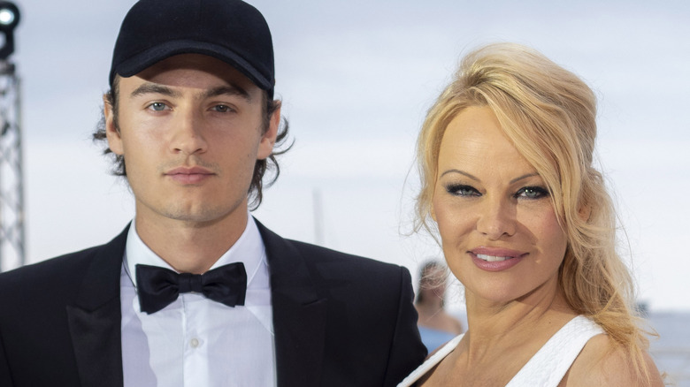 Brandon Thomas Lee, Pamela Anderson posing