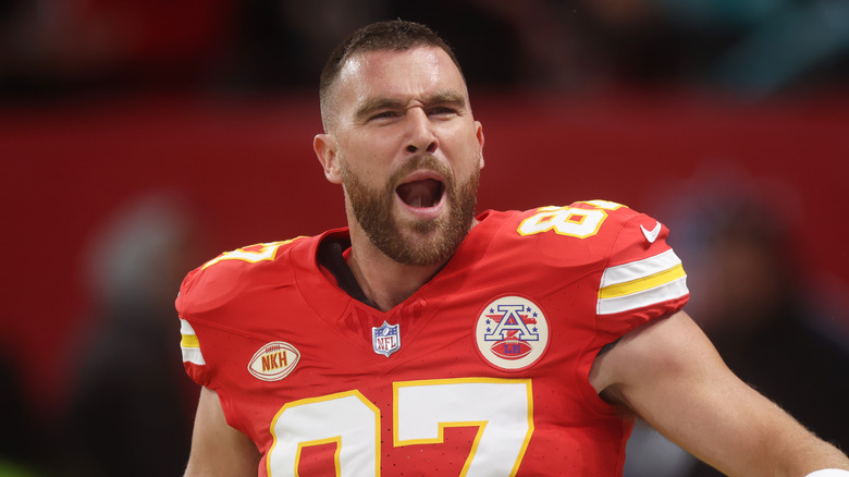 Travis Kelce playing football