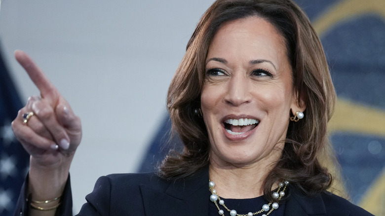 Kamala Harris pointing