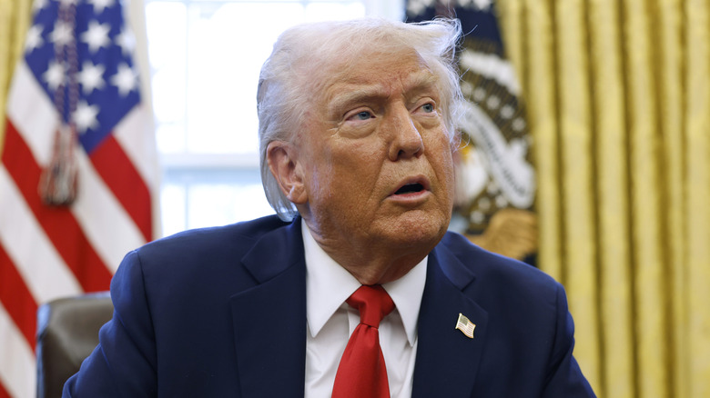 Donald Trump wearing flag pin in the Oval Office