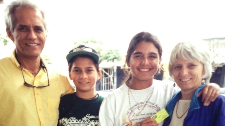 Young Tulsi Gabbard posing with her family