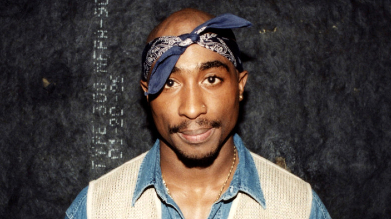 Tupac Shakur backstage 