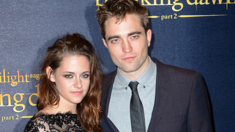 Robert Pattinson and Kristen Stewart posing together