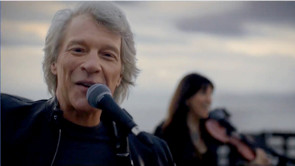 Jon Bon Jovi singing