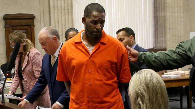 R. Kelly in court, looking down
