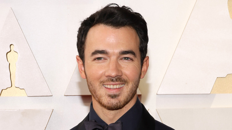 Kevin Jonas smiling