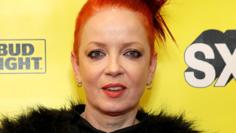 Shirley Manson wearing black fur, posing