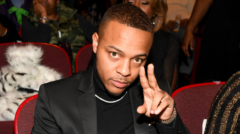 Shad "Bow Wow" Moss peace sign