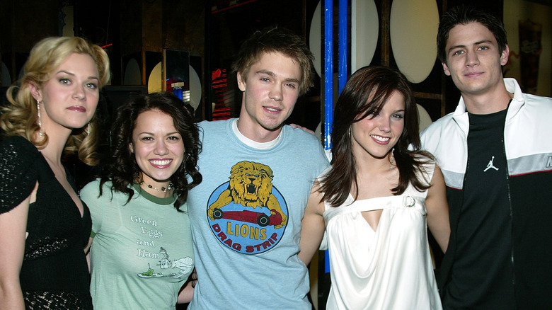 The cast of One Tree Hill posing together