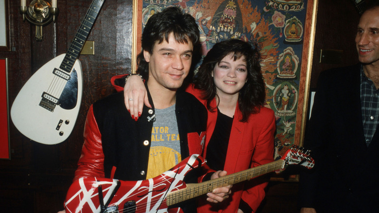 Eddie Van Halen and Valerie Bertinelli pose 