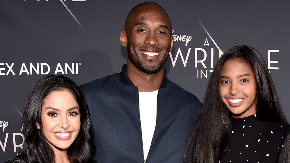 Vanessa Bryant, Kobe Bryant, and Natalia Bryant posing