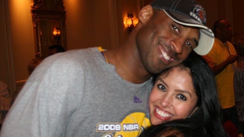 Vanessa and Kobe Bryant pose 