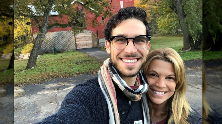 Nikko Santo Pietro and Vanna White in front of a barn