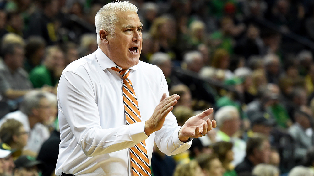 Wayne Tinkle on the court 