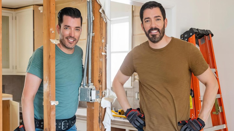 Jonathan and Drew Scott t-shirts