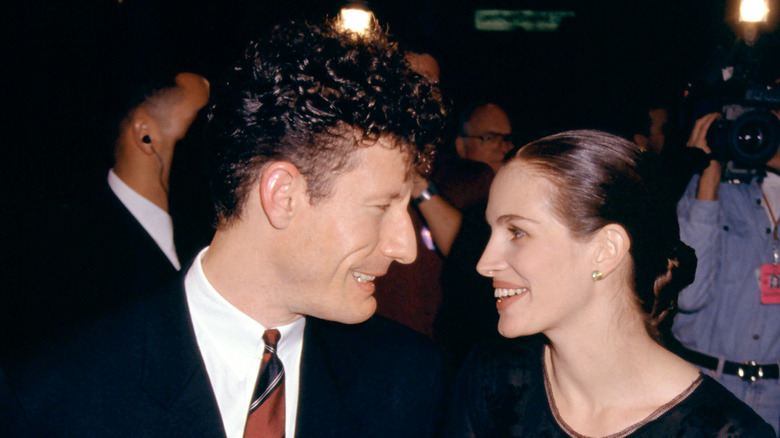 Lyle Lovett Julia Roberts gazing each other