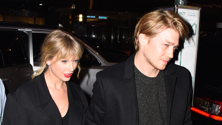 Taylor Swift and Joe Alwyn walking